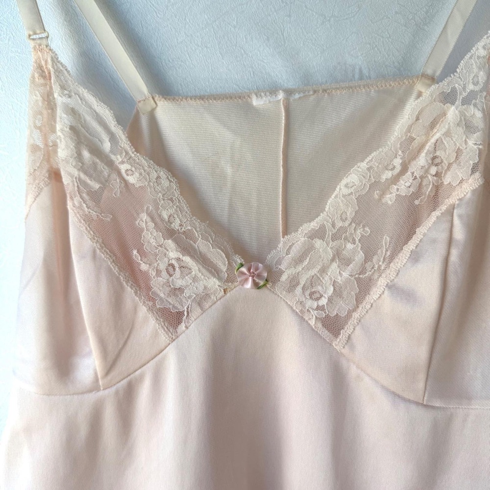 Vintage Peach Lace Trim Camisole Rosette Detail V-Neck Lingerie Top Small Medium - Picture 4 of 9